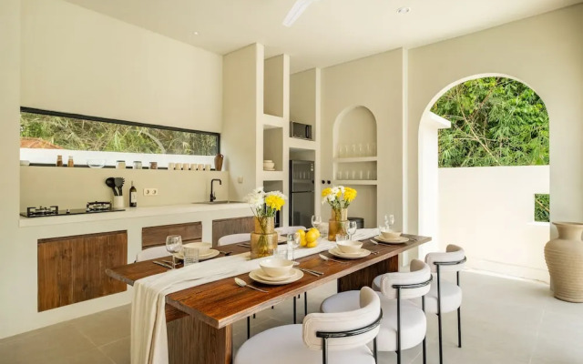 Tropical 3BR Villa in Canggu