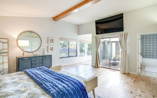 Swim, Golf & Relax: Luxe Townhome in Aptos