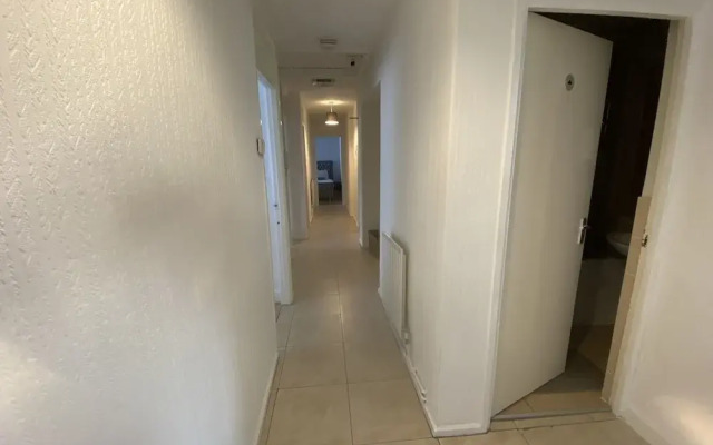 6-bed Apartment in Liverpool