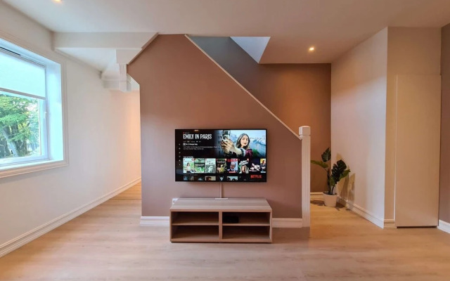 Spacious And Modern 3-bedroom Near Center, Free Parking