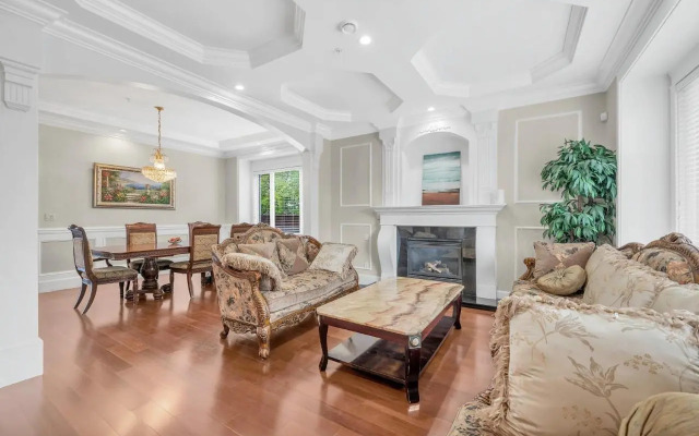 Oakridge Home