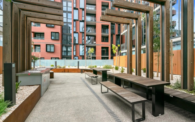 Melbourne City Apartment Hotel