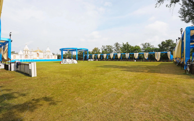 Capital O 18792 The Grand Neelam