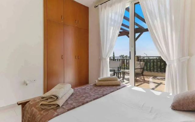 Coral Bay Villa - Sleeps 6 - Pool - Parking