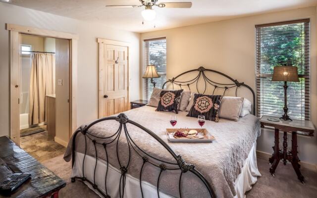 LOGINN - Four Bedroom Cabin