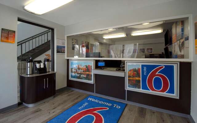 Motel 6 Merrillville, IN