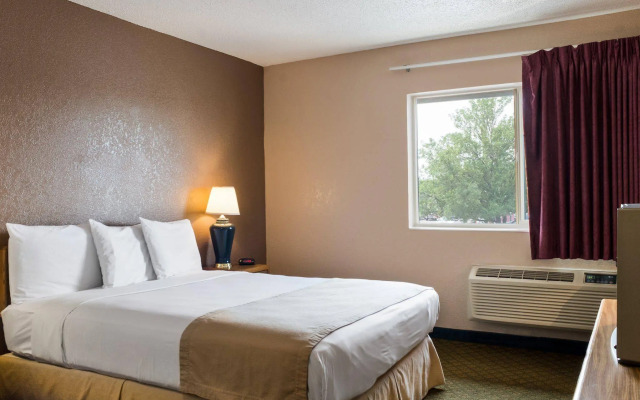 Bison Inn & Suites on University