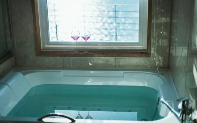 Nami Island Rivermoon Spa Pension
