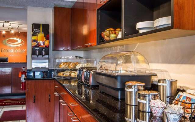 Econo Lodge Freeport - Brunswick Area