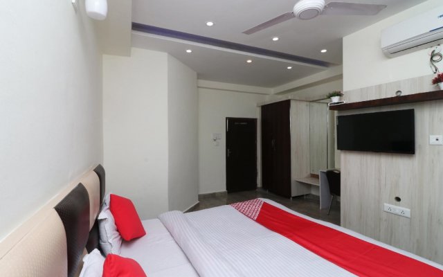 Hotel Paras by OYO Rooms