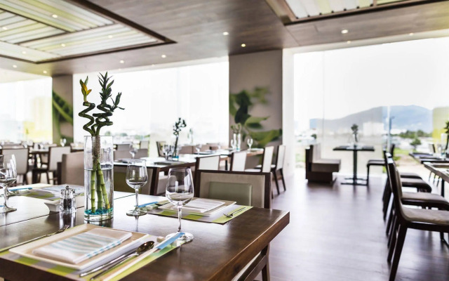 A La Carte Da Nang Beach