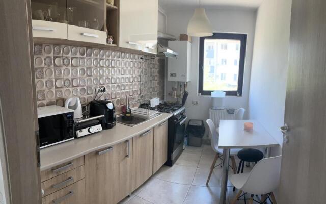 Închiriere apartament 3 camere!