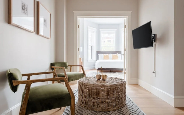 Oakwood At 234 Newbury