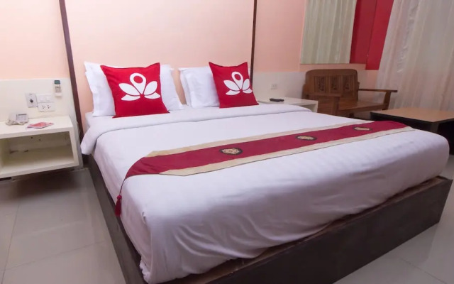 ZEN Rooms Surasak 1
