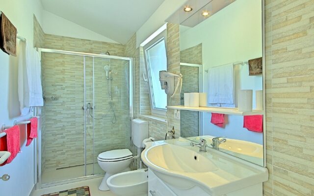 Peaceful Villa in Sveti Lovrec With Swimming Pool