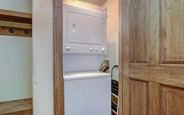 The Perfect Condo in West Village, Big Deck and next to the lift - CA1203 by RedAwning