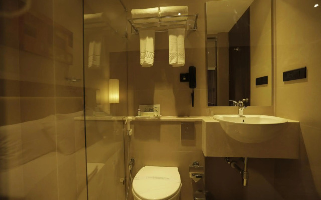OYO 1686 Park Connect Hotel