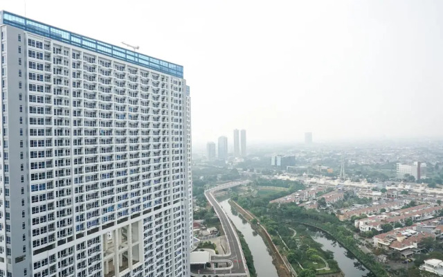 Comfy Studio at Puri Mansion Apartment by Travelio