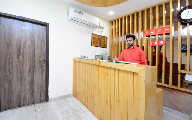 OYO 28335 Hotel Classic