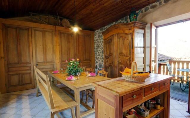 Gîte Essertines-en-Châtelneuf, 3 pièces, 6 personnes - FR-1-496-16