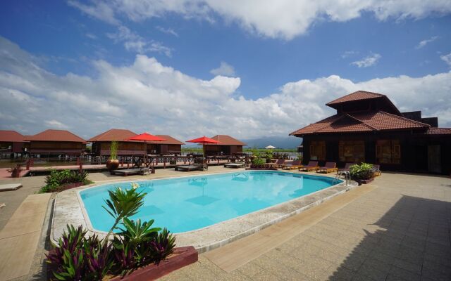Shwe Inn Tha Floating Resort Hotel