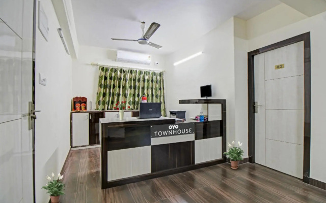 OYO Townhouse 1128 Hotel Royal Palm Inn