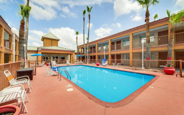 Econo Lodge Inn & Suites Eagle Pass