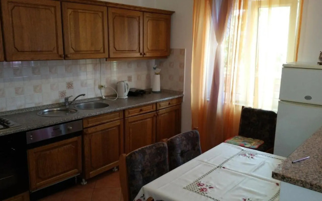 Family friendly apartments with a swimming pool Pula - 7610