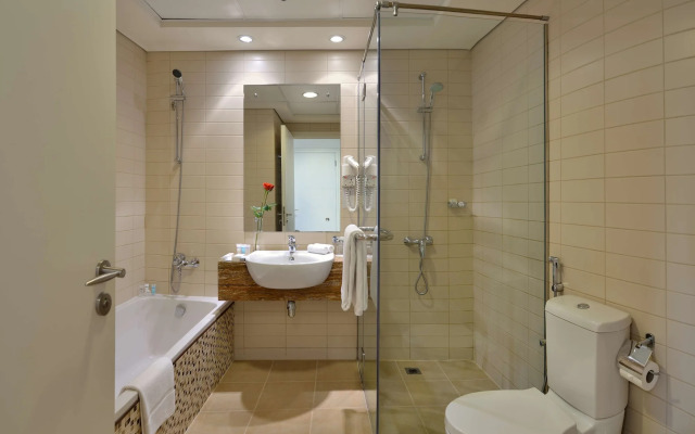 Oaks Liwa Heights Suites