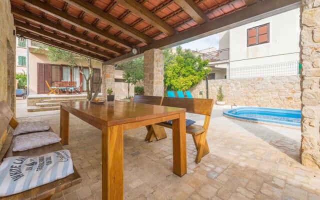 Awesome Home in Betina With Wifi, Outdoor Swimming Pool and Jacuzzi