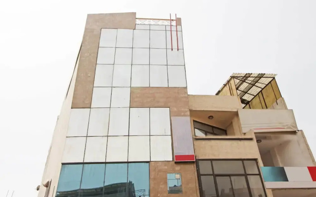 Oyo 4930 Home Stay Em Residency