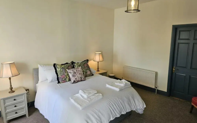 Tranquil Retreat Overlooking The Rock of Cashel