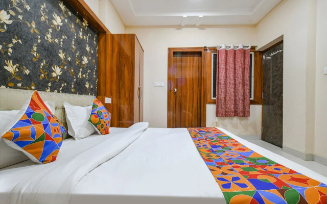 Fabhotel Royal Palace