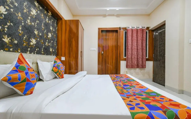 Fabhotel Royal Palace
