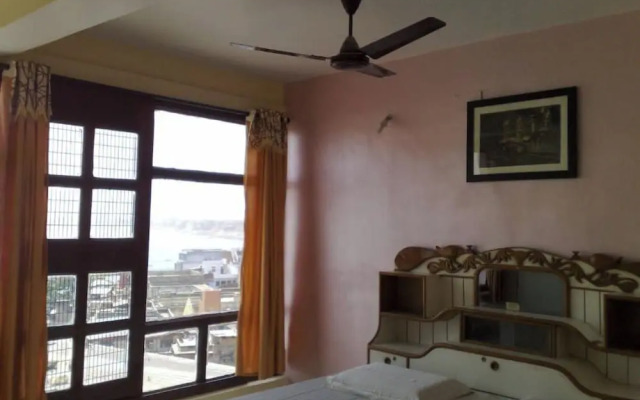 Goroomgo Shanti Guest House Varanasi