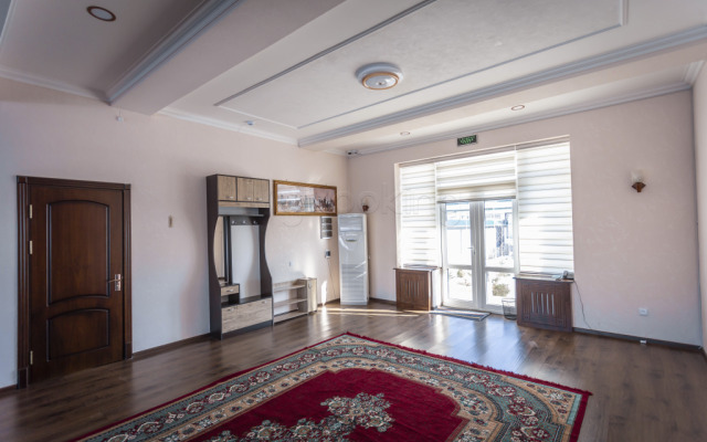 Lake House Resort hotel