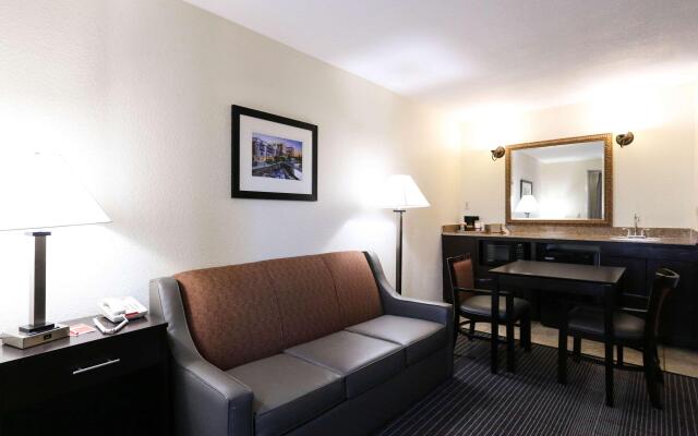 Econo Lodge & Suites Greenville