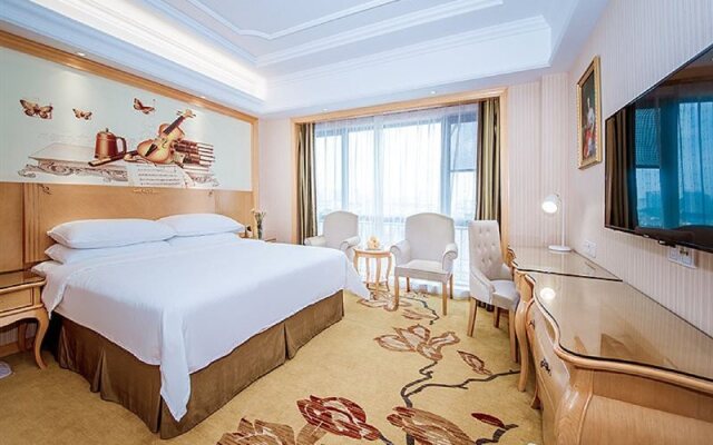 Vienna International Hotel (Wuhan East Railway Station Huanglongshan Metro Station)