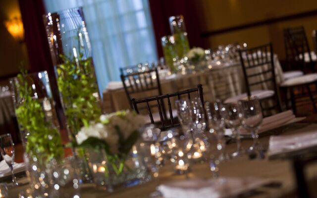 Renaissance® Phoenix Glendale Hotel & Conference Center