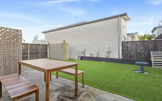Modern 3BR Family House - Yard & Big TV