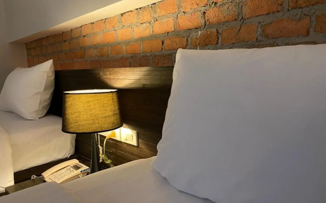 S2 Hotel