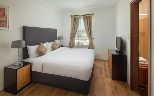 Escala Hotel & Suites
