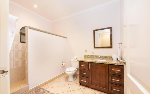 Sunrise 33- 3 Bedroom Poolside Condo