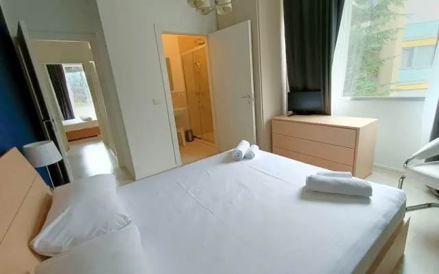 JOIVY Elegant Flat For 4 with 2 Balconies