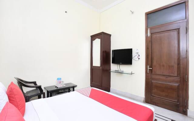 OYO 15347 Dhingra Residency