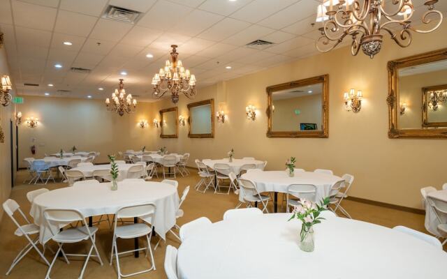 Silverland Inn and Suites