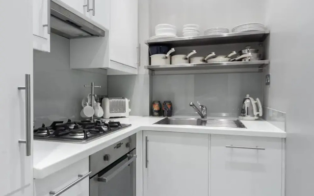 Cathcart Road IV by Onefinestay