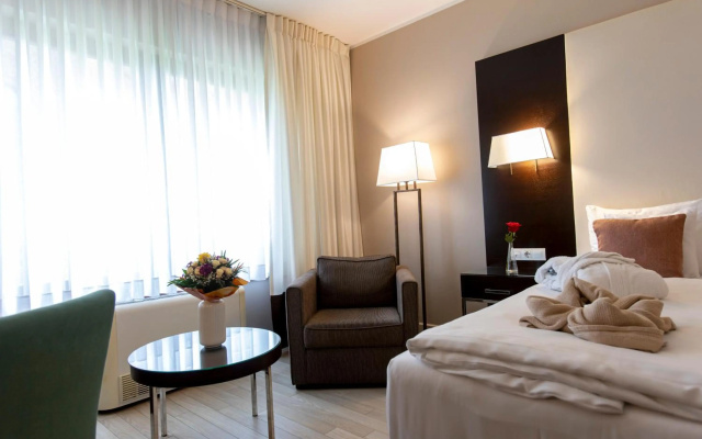 Lions Garden Hotel