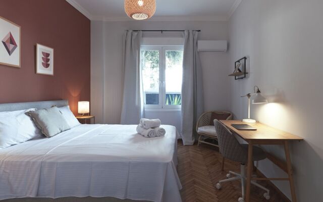 New Stylish Apartment Near St. George Sq