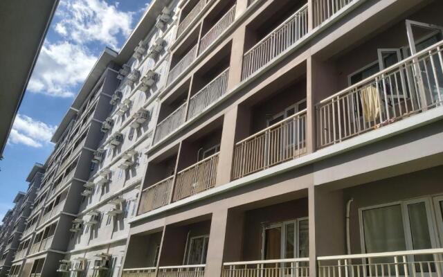 OYO 936 Yumis Condotel Trees Residences